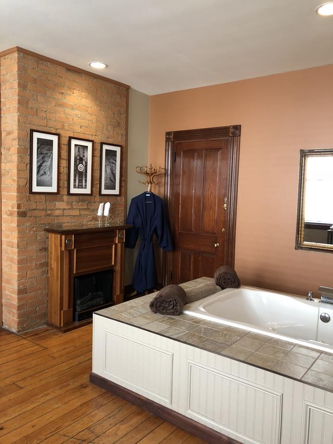 Weller Haus Bed, Breakfast & Event Center Panzió Bellevue Kültér fotó